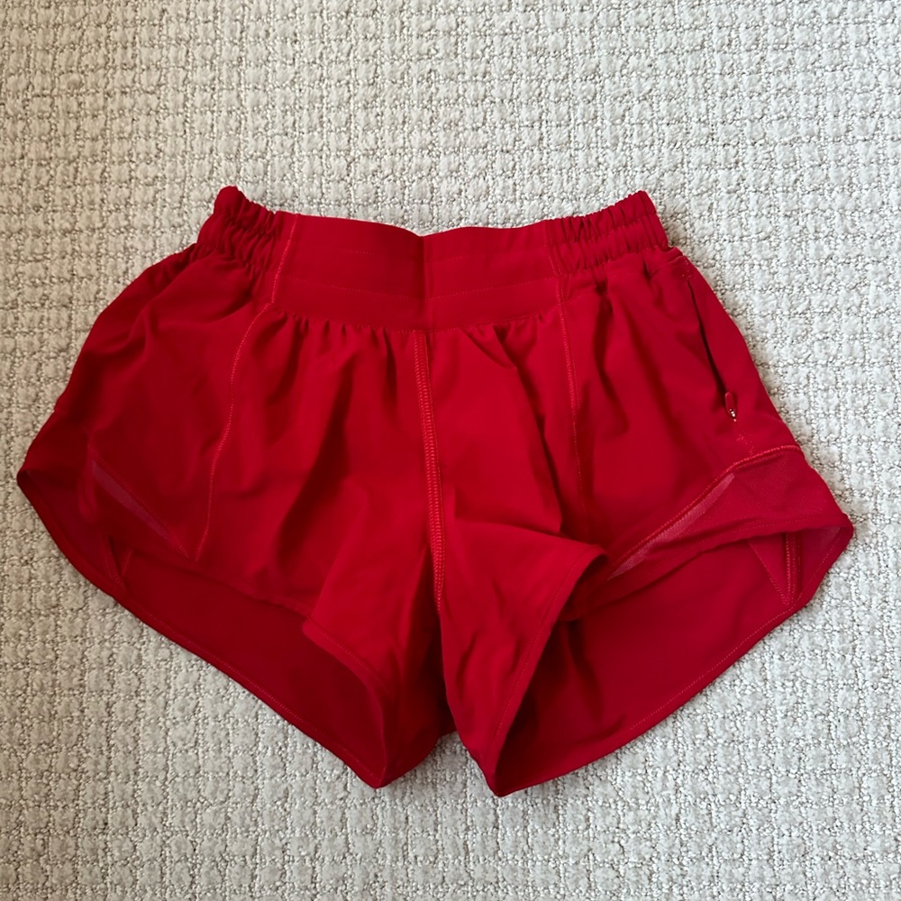 Lululemon Hotty Hot Shorts 2.5 inch - size 2